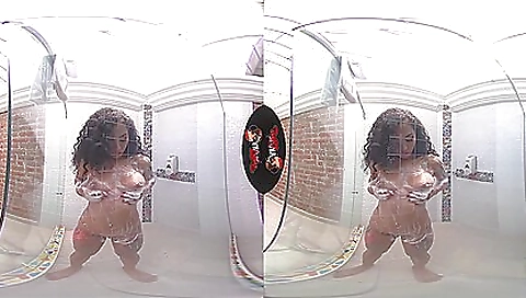 Alejandra Zapata - Curvy Hardcore Latina